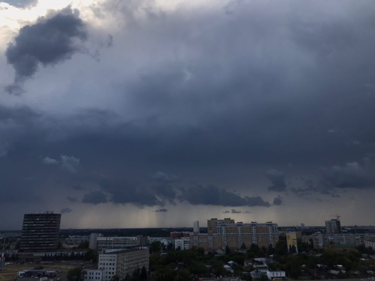 Буря в нижнем новгороде сегодня. Штормовое предупреждение. Сильный дождь. Сильный ливень. Гроза в августе.