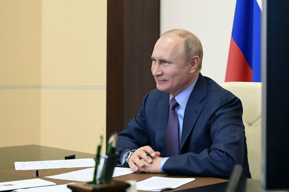 Владимир Путин поручил поддержать легкую промышленность