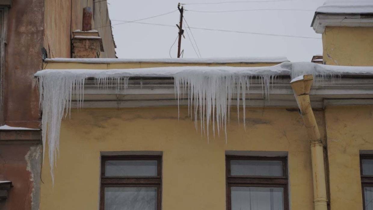 Солист группы Little Big Прусикин: «Если в Питере не смотреть наверх зимой — это чревато смертью» Солист группы Little Big Прусикин: «Если в Питере не смотреть наверх зимой — это чревато смертью» Общество