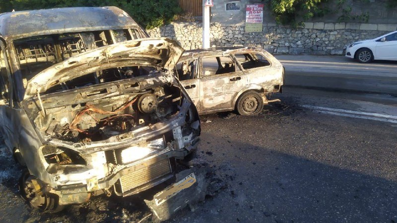 Утреннее ДТП на трассе «Симферополь – Ялта»: в районе Массандры столкнулись и сгорели легковушка и грузовик