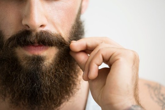 Ученые выяснили, что в мужской бороде больше бактерий, чем в собачьей шерсти