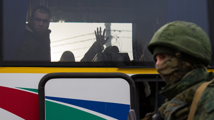"Важно, что люди теперь на свободе": Что показал первый за два года обмен пленными с Киевом в Донбассе