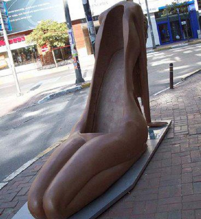 Обувь в искусстве: От изношенных башмаков Ван Гога и сапог Сталина до изящной женской туфельки с шедевром Боттичелли на стельке Обувь в искусстве: От изношенных башмаков Ван Гога и сапог Сталина до изящной женской туфельки с шедевром Боттичелли на стельке