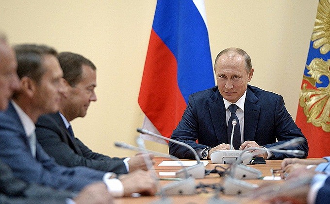 Путин предупредил, что примет решение по Севастополю