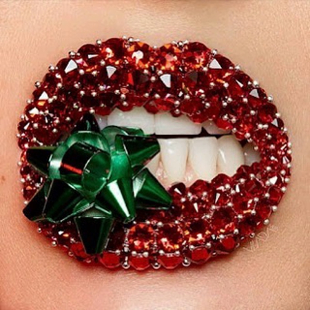 Фотосессии в пижамах и шапках Санты: как Мэрайя Кэри, Риз Уизерспун, Джаред Лето и другие звезды встретили Рождество Хроника