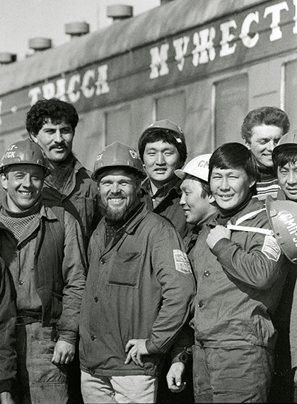 Комсомольцы — строители Амуро-Якутской магистрали. 1985 год
