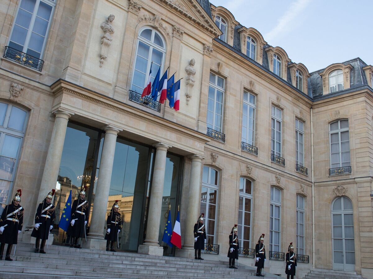 Счетная палата Франции посчитала расходы Макрона и ужаснулась. На что он тратит бюджет страны?