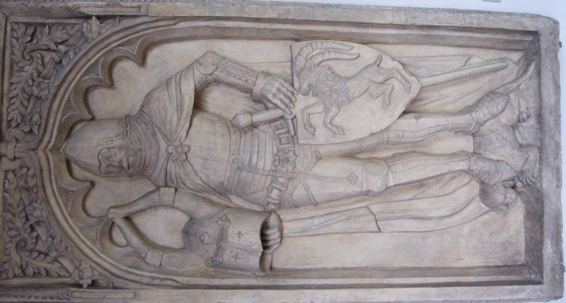 Мечи на скульптурных надгробиях история