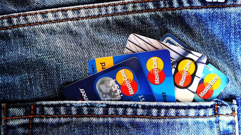 Российские банки выдали в январе рекордное число кредитных карт