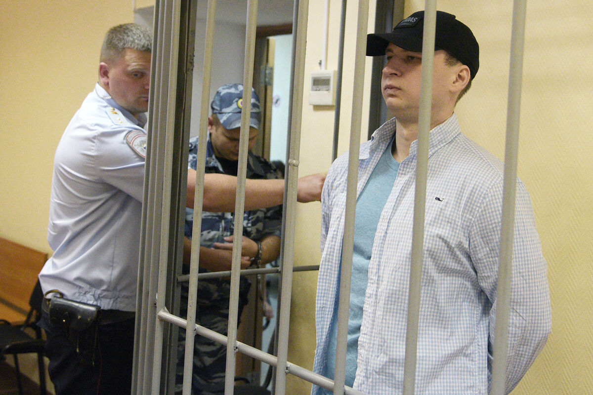 Американец, бывший морской пехотинец, осужден на реальный срок за нападение на полицейского в Воронеже