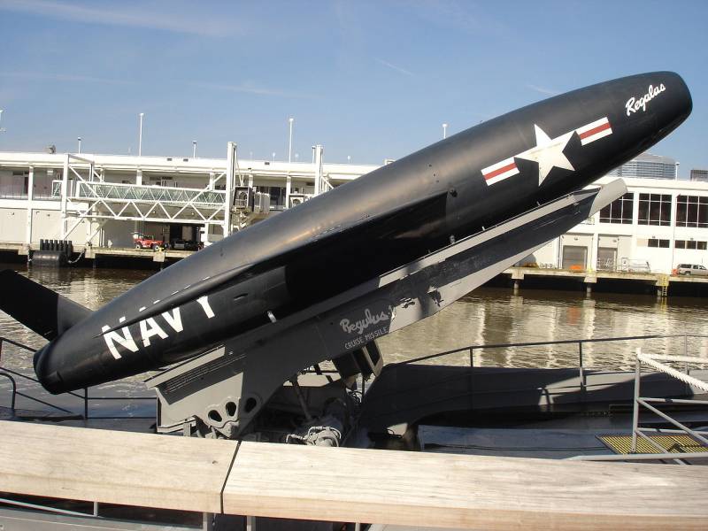 С подлодки на берег. Почтовая ракета SSM-N-9 Regulus оружие