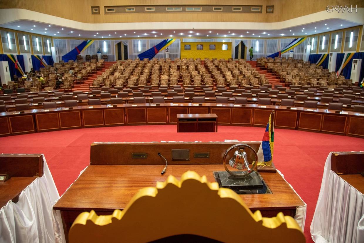 Парламент ЦАР решил сохранить неприкосновенность депутатов оппозиционных партий