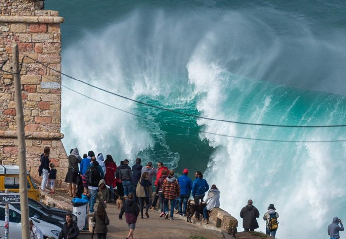 Пляж Прайя-ду-Норте место с самыми высокими волнами в мире (7 фото)