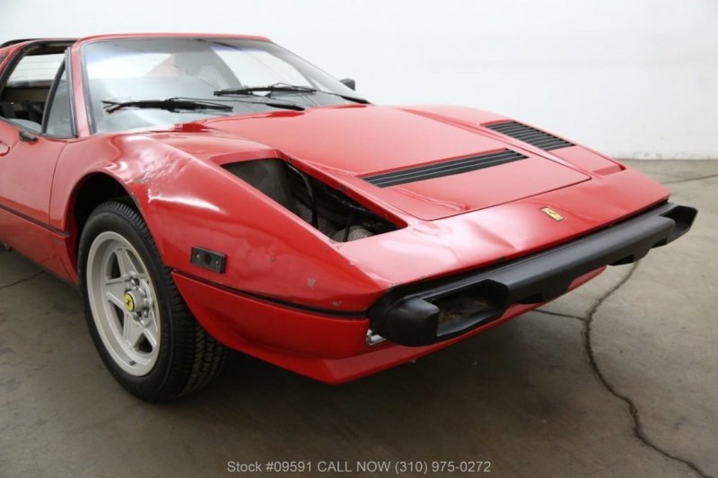 Купил дом вслепую, а в гараже оказался Ferrari 1984 года выпуска 