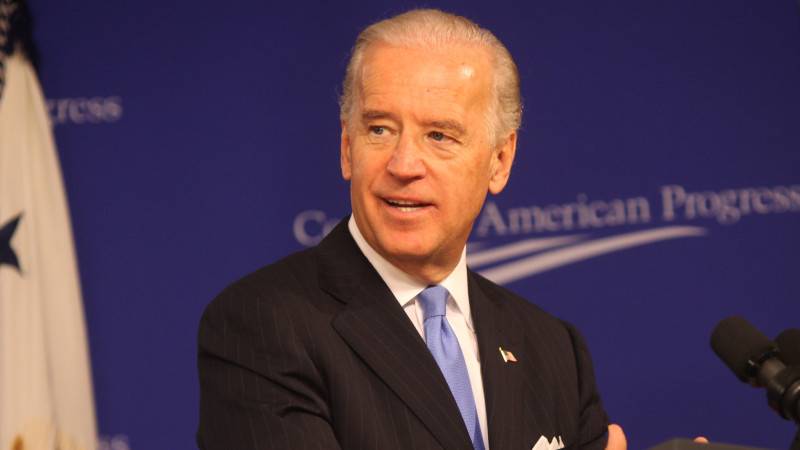 Байден пошутил, что «был сенатором 370 лет»