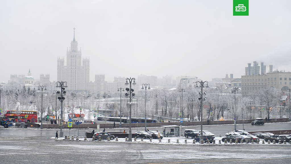 Давление зимой в москве. Серая Москва зимой. Пасмурная Москва зимой. Москва в ноябре. Пасмурный зимний день в Москве.