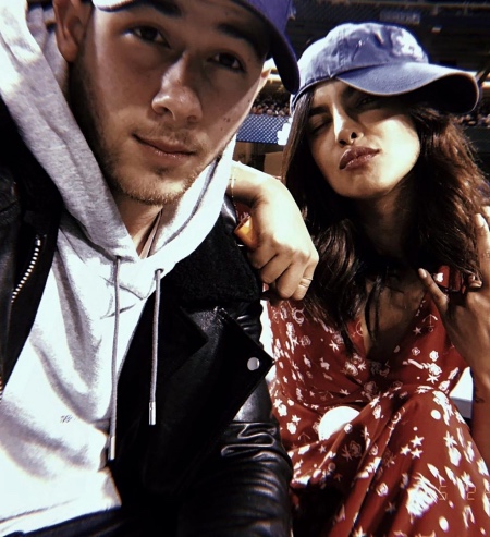 Приянка Чопра и Ник Джонас поделились новыми личными фото в честь второй годовщины знакомства Приянка Чопра и Ник Джонас поделились новыми личными фото в честь второй годовщины знакомства Звезды,Звездные пары