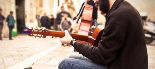 В Ивано-Франковске запретили уличным музыкантам петь русские песни