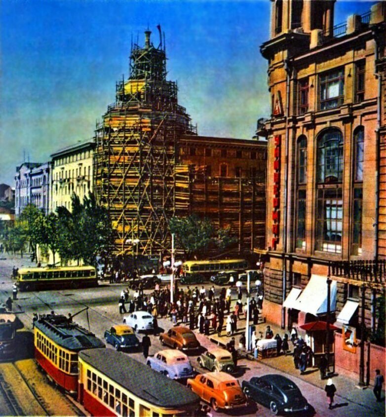 Последний год сталинской эпохи в цвете Последний год сталинской эпохи в цвете