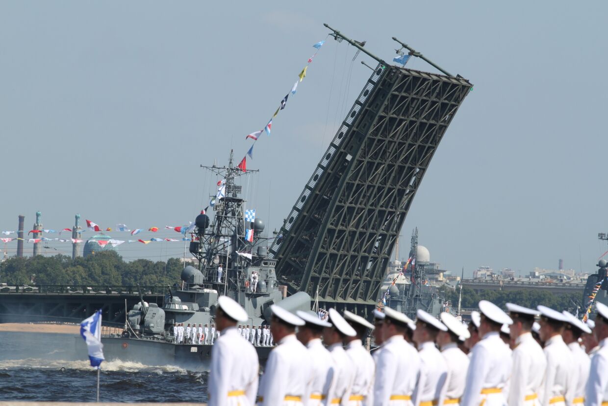 День ВМФ: военно-морской парад в Петербурге и Кронштадте, парады в регионах, новинки флота