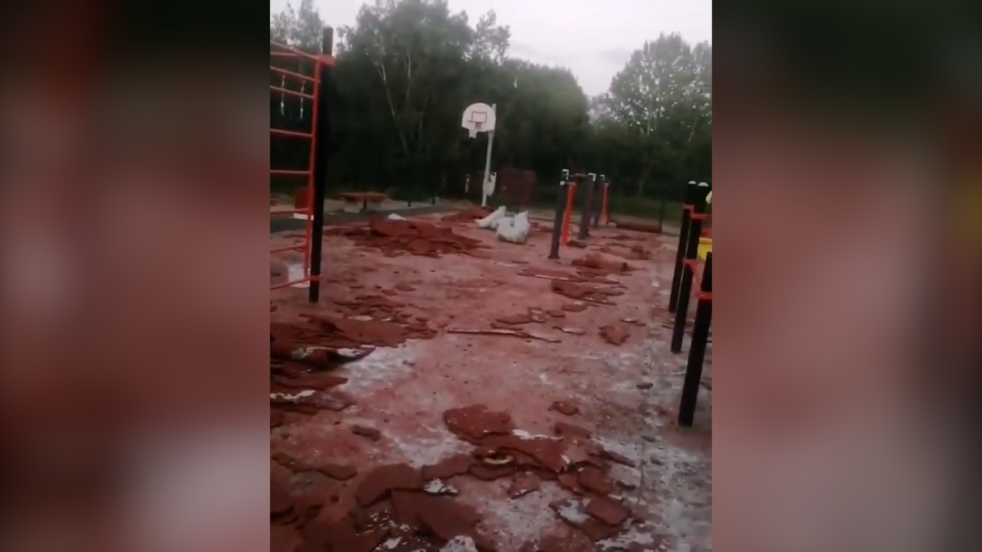 Спортивную площадку на Камчатке за два миллиона рублей разрушил дождь