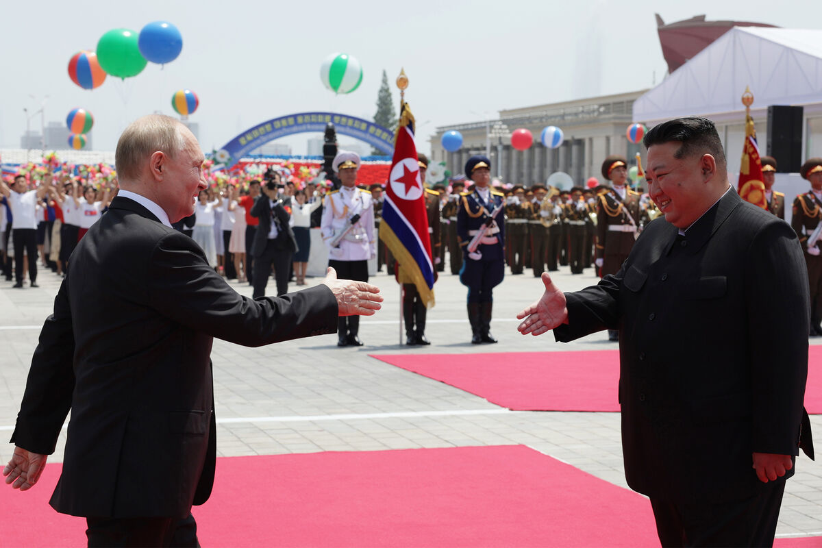 ЦТАК: Ким Чен Ын подарил Путину двух охотничьих собак породы пхунсан