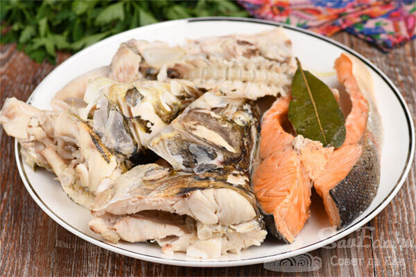 Такой рыбный суп всегда получается сытным и вкусным Такой рыбный суп всегда получается сытным и вкусным вкусу, варим, бульон, отправляем, кусок, головы, добавляем, мелко, ароматный, молотый, лавровый, очень, замечательный, любую, можно, нарезанный, приготовления, сытность, брать, масле