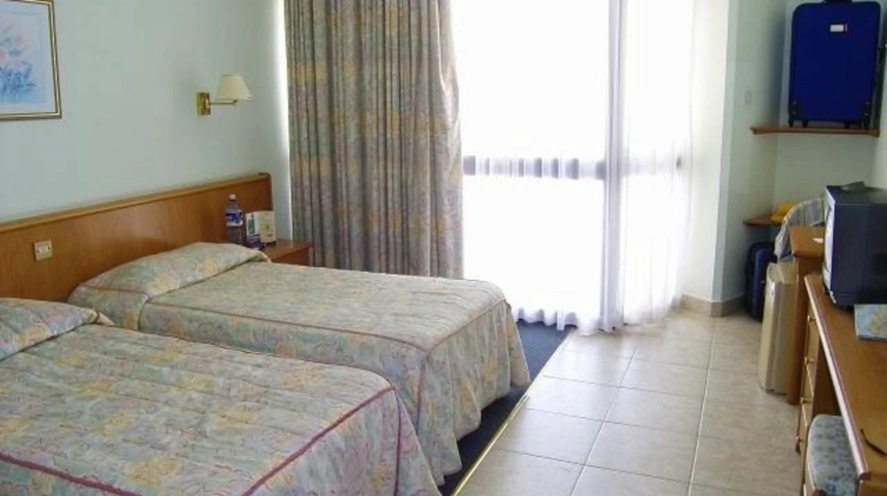 Заброшенный отель на Мальте с президентским люксом Каддафи Заброшенный отель на Мальте с президентским люксом Каддафи заграница,страны,туризм