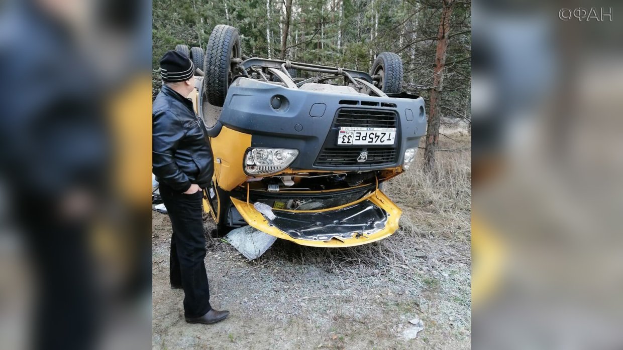 Школьный микроавтобус слетел в кювет во Владимирской области