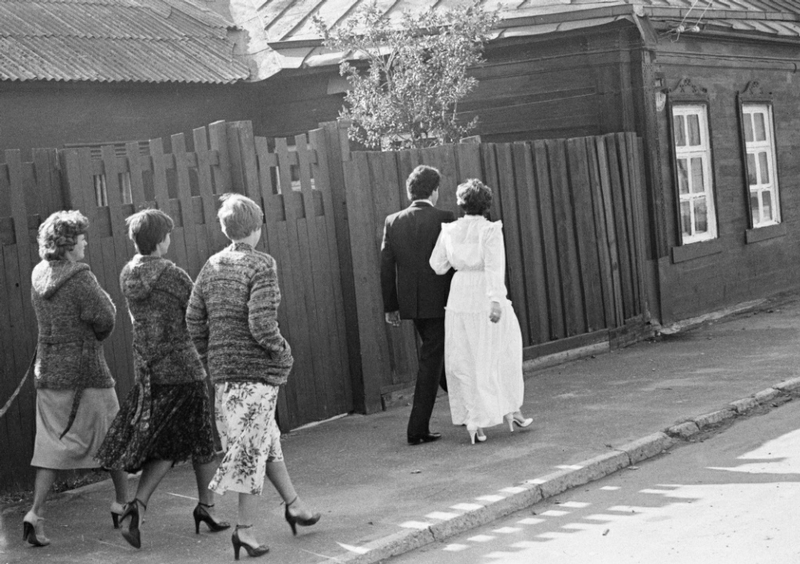 photosbyigorpalminphotos-51Kolomna, the Moscow Region. A weddings procession, 1981