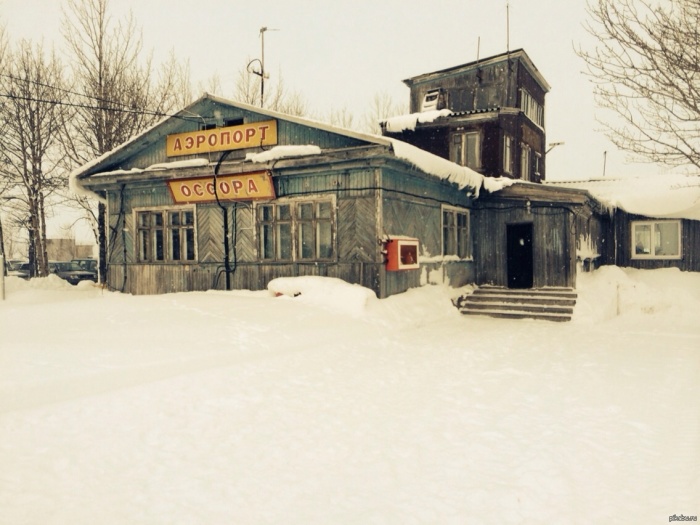 Выглядит как местный клуб.