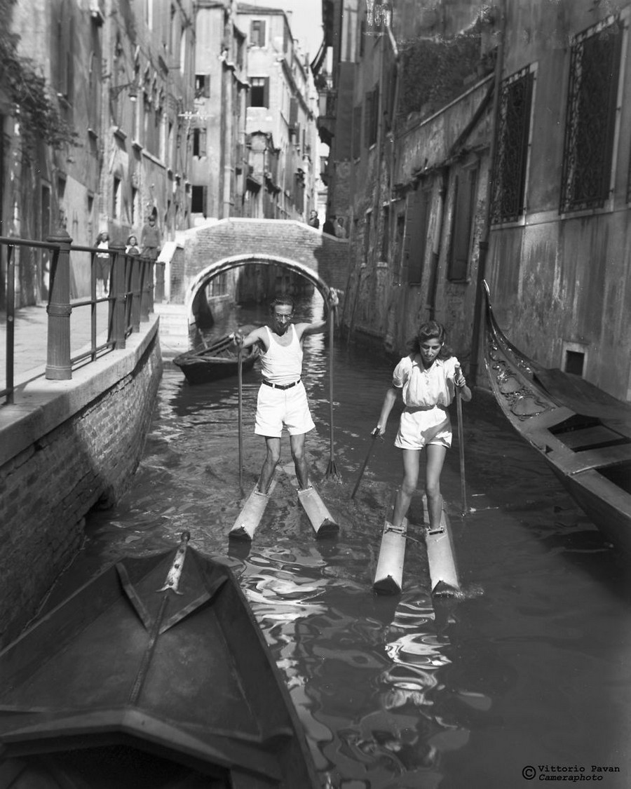 Редкие фотографии известных людей, отдыхающих в Венеции в 1950-60-е годы 22