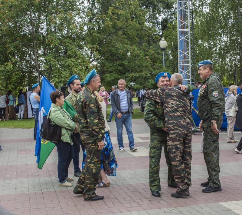 День ВДВ, фонтан и водка армия,россия