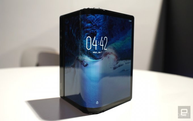 На CES 2019 привезли новый складной смартфон с гибким экраном ces 2019