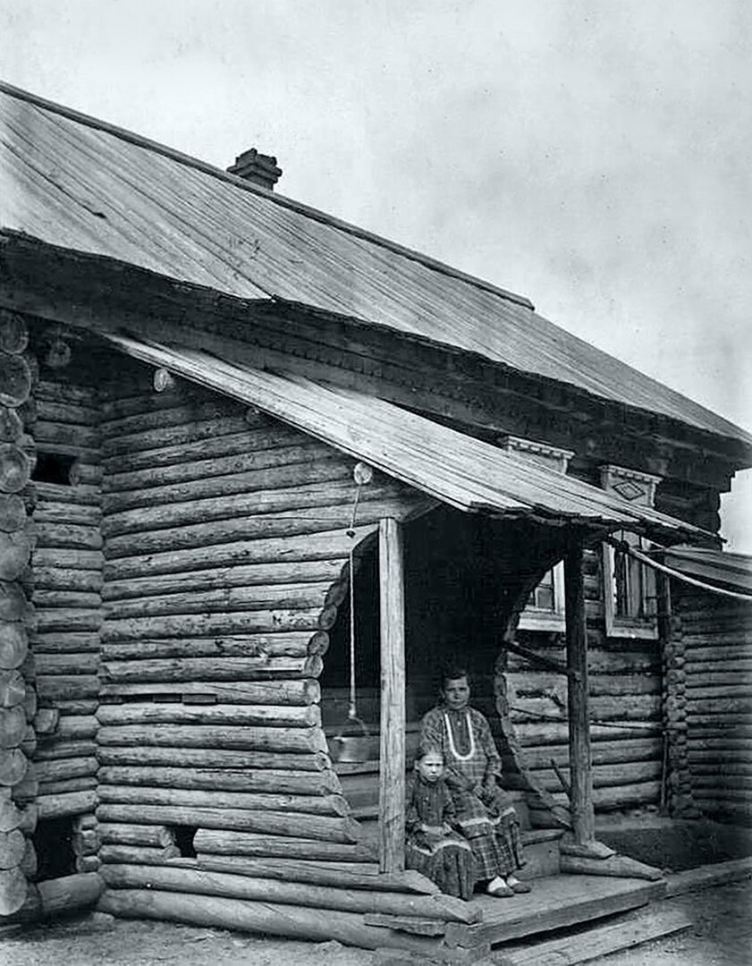 Рубленое крыльцо. Мари (черемисы). Татарстан, Елабужский р-он (Вятская губ.,Елабужский уезд). Не позднее 1909 г. 