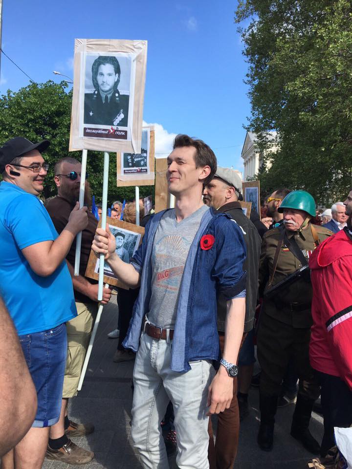 Жители Запорожья оскандалились, придя на Парад с фото героев «Игр Престолов»