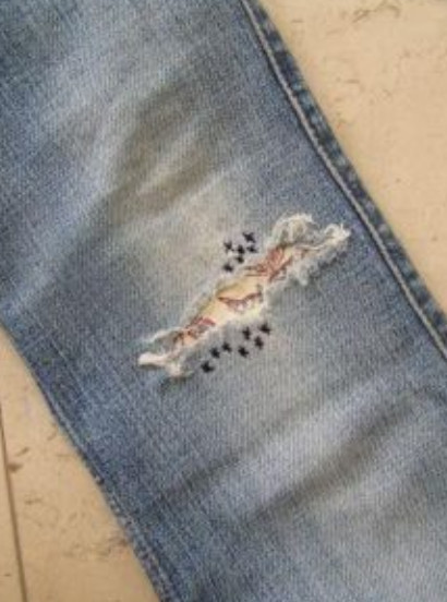 Дырка на джинсах – не повод выбрасывать их! 15 интересных идей для вдохновения...