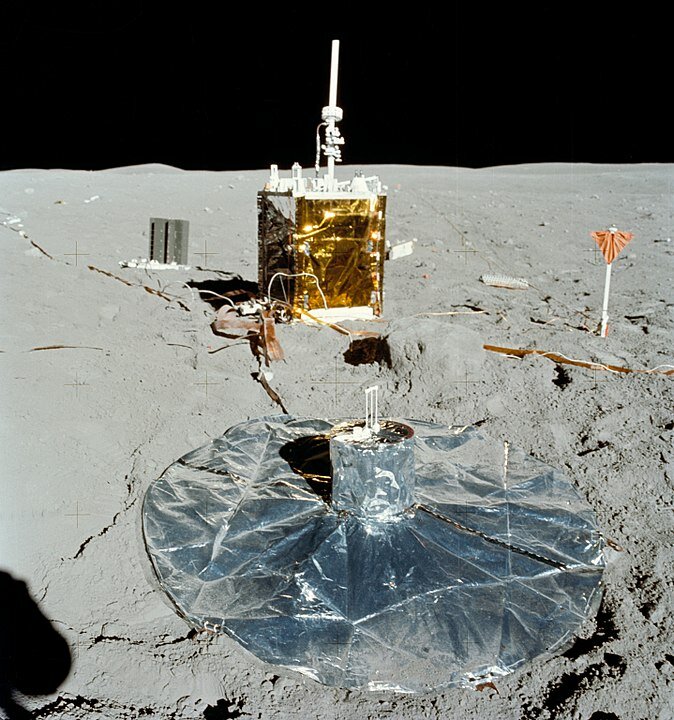 Сейсмограф на Луне (spaceflight.nasa.gov)