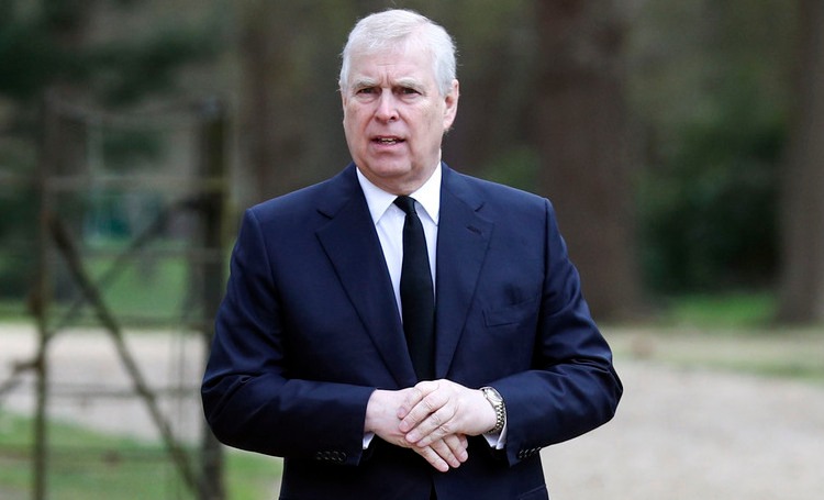 Опальный принц Эндрю впервые за долгое время появился на публике и рассказал о состоянии Елизаветы II