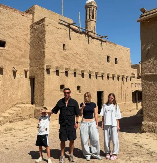 Бывшая жена Андрея Мерзликина после развода уехала за границу к новому избраннику Мерзликин, время, бывшая, актёр, времени, вместе, перекосов, Мерзликина, детьмиАндрей, Андрей, этому, Утомлённые, Бумер, фильмам, Брестская, крепость, зрителю, сериалу, солнцем, Цитадель