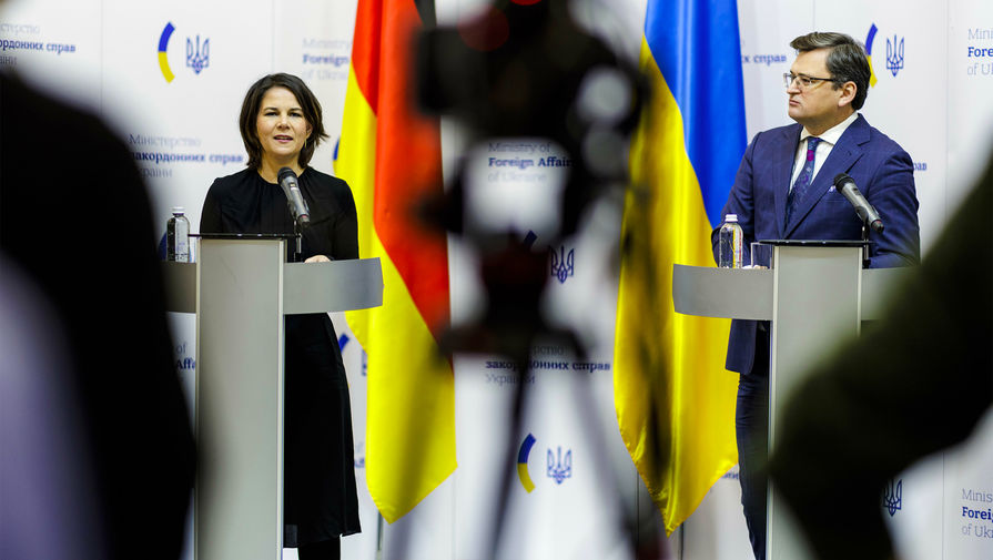 Как прошел первый визит главы МИД Германии в Киев - и с чем она едет в Москву