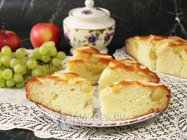 Пирог с яблоками и виноградом в духовке, рецепт с фото