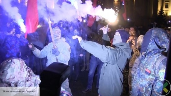 «Момент силы»: в Киеве признали - агрессивное меньшинство установило на Украине диктатуру