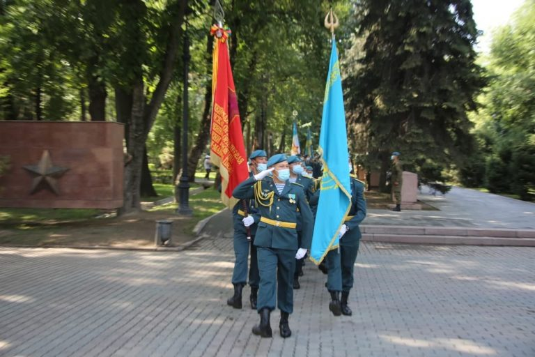 Националисты в Казахстане пытаются стереть имя советского генерала, оборонявшего Москву генерала, формирования, района, героев, области, памяти, героевпанфиловцев, переименования, дивизии, честь, Алматинской, Панфилова, парка, стрелковой, понять, нашей, Великой, Советского, Алматинского, Ибраимжанов