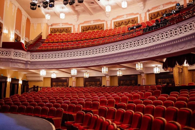 Центральный дом культуры железнодорожников приглашает зрителей насладиться искусством и театральными постановками 