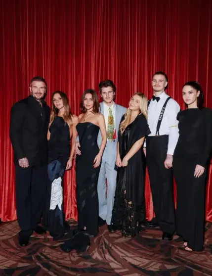 Виктория Бекхэм подружилась с девушкой младшего сына — на фоне конфликта со старшим сыном и его женой Апостел, Джеки, Виктория, Бекхэм, Пельтц, старшего, публично, поддержала, старта, продаж, очень, обвинения, отказалась, семьёй, всегда, платье, крайней, наших, рассказал, родителями