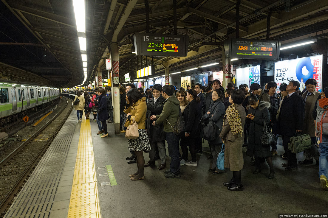 Tokyo subway. Станции метро Токио. Метро Японии Токио. Вагоны метро Токио. Поезд метро Токио.