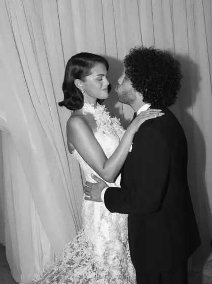 Испорченный воздух и грязные ноги: в сети 