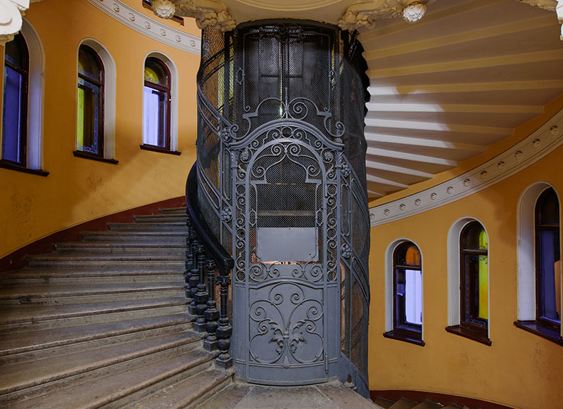 Дореволюционные лифты в Санкт-Петербурге в наше время