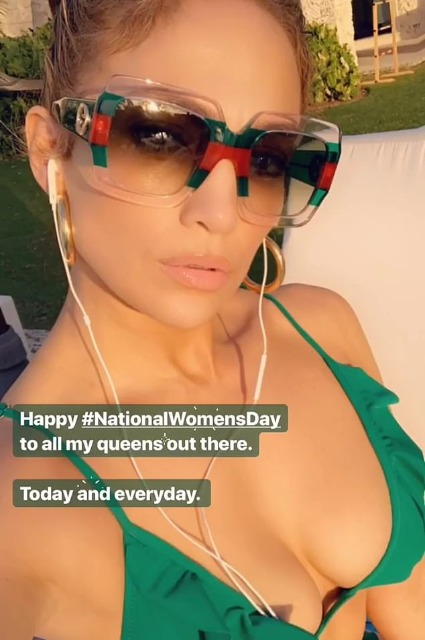 Дженнифер Лопес улетела в отпуск с Алексом Родригесом Звездные пары